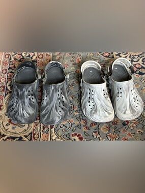 CROCS Marbled Gray and White Slip-On Clogs M6 W8